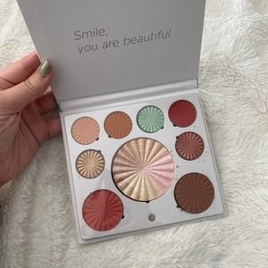 OFRA cosmetics good to go mini palette